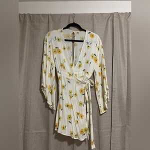 Billabong Relax on High Cream Floral Print Wrap Dress Size Small